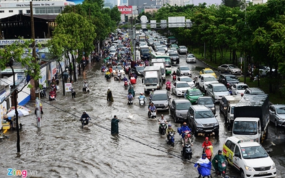 Những thói quen xấu khi tham gia giao thông mùa mưa