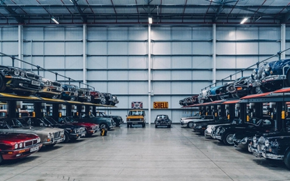 Một vòng trung tâm xe cổ lớn nhất của Jaguar Land Rover