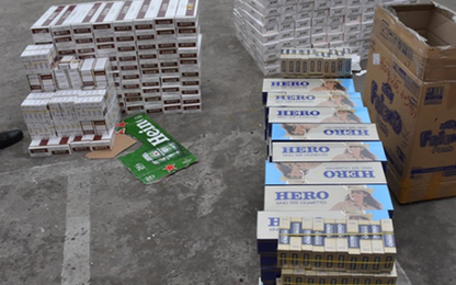 Xe tải ngụy trang chở gần 4.000 gói thuốc lá ngoại nhập lậu