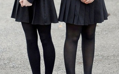 Hàng loạt trường học Anh cấm nữ sinh mặc váy