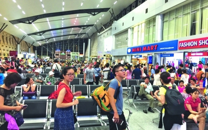 Giả mạo nhân viên sân bay lừa hành khách đóng phí hải quan