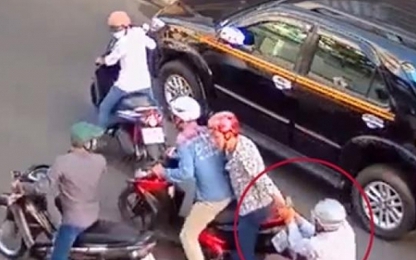 Cô gái lao xe hạ gục hai tên cướp ở Sài Gòn