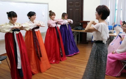 Mỗi năm có 6.000 cô dâu Việt đến Hàn Quốc