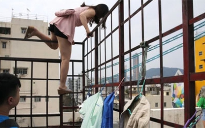 Khách Trung Quốc đổ xô sang Hong Kong để leo lên mái nhà
