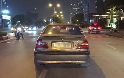 Nữ tài xế BMW không bật đèn, vừa lái xe vừa nhắn tin
