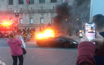 Lamborghini Huracan Performante bốc cháy giữa đường tại Mỹ