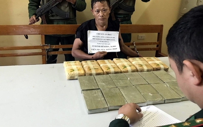 Sơn La: Bắt đối tượng vận chuyển 12 bánh heroin, 40.000 viên ma túy