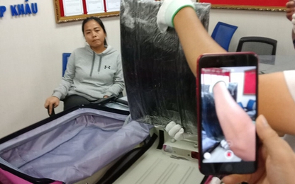 Nữ hành khách vận chuyển 4,42kg cocaine qua sân bay Tân Sơn Nhất