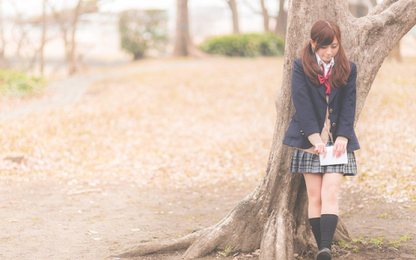 Trường Nhật Bản cấm mặc quần bó bên trong váy khi trời lạnh