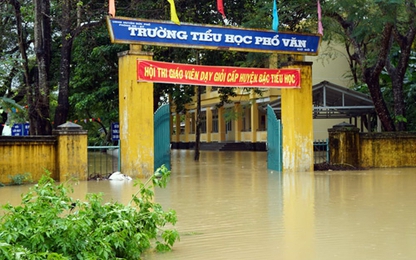 Quảng Ngãi cho 287.600 học sinh nghỉ học do mưa lũ