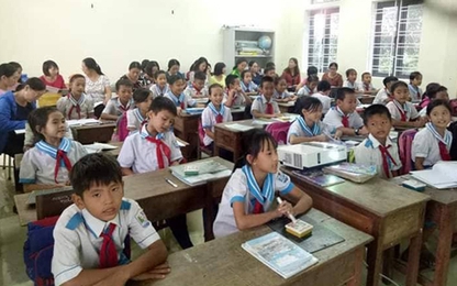 Nhiều trường học Hà Tĩnh phải mời giáo viên về hưu đứng lớp