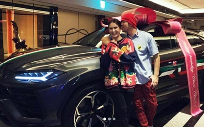 Ca sĩ Châu Kiệt Luân được vợ tặng siêu SUV Lamborghini