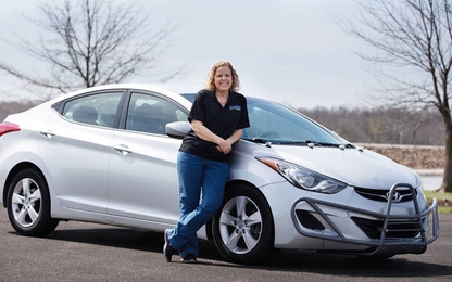 Nữ tài xế Hyundai Elantra 'triệu dặm' được tặng xe mới