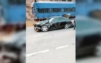 Đoàn xe rước dâu gặp tai nạn, nhiều ôtô hạng sang hư hỏng