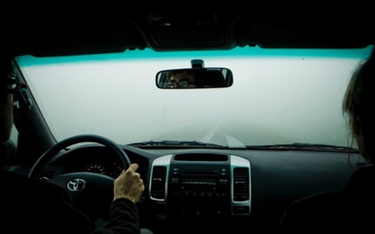 Lái xe hơi ngày giá rét, sương mù cần nhớ những điều sau