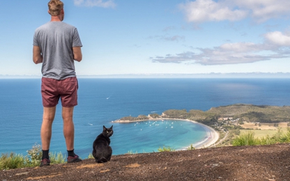 Người đàn ông bỏ việc, du lịch khắp Australia cùng mèo cưng