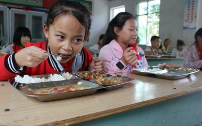 Trung Quốc đề nghị ban giám hiệu nhà trường ăn cùng học sinh