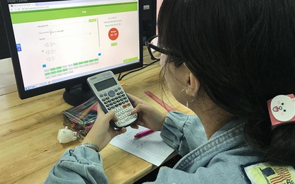 Học sinh Sài Gòn thi trên máy tính, được sử dụng điện thoại trong lớp