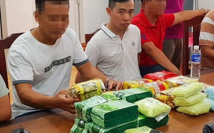 Bắt 2 người mang 27 kg ma tuý từ Campuchia qua An Giang