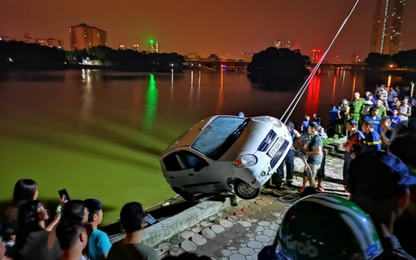 Xe Kia Morning mất lái lao xuống hồ Linh Đàm