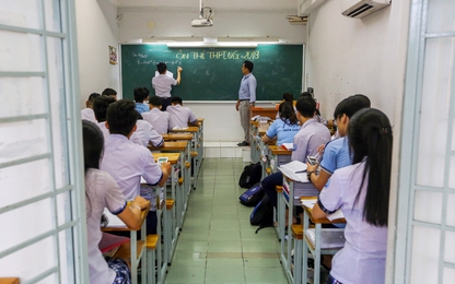 Học sinh Sài Gòn ôn bài đến khuya trước kỳ thi THPT quốc gia