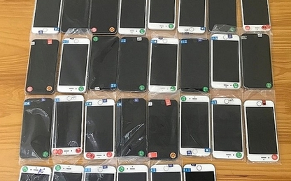 Thu giữ 137 điện thoại iPhone vô chủ ở sân bay Nội Bài
