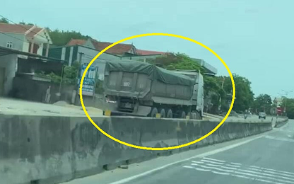 Xe tải cỡ lớn đi ngược chiều, đối đầu xe container tại Nghệ An