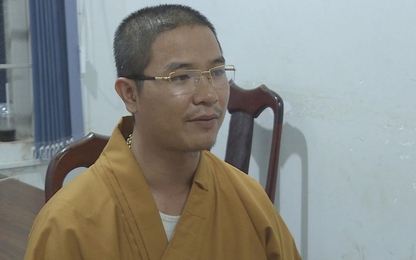 Thầy chùa đập vỡ kính ôtô bị khởi tố