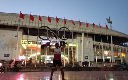 CĐV Thái Lan đạp xe 1.400 km đến Hà Nội