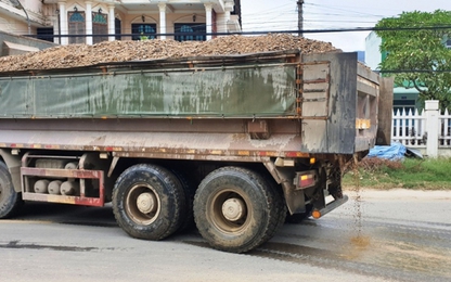 Quảng Nam: Đoàn xe chở cát xả thải, dân bức xúc