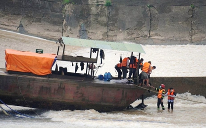 Quảng Trị: Tàu chở đoàn công tác Sở GTVT gặp nạn, giám đốc doanh nghiệp mất tích