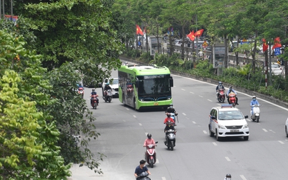 Xe buýt điện VinFast xuất hiện trên đường phố Hà Nội