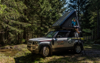Land Rover Defender xuất hiện tại cuộc đua mạo hiểm khắc nghiệt nhất hành tinh
