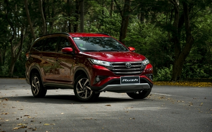 Toyota giảm giá nhiều dòng xe tại Việt Nam