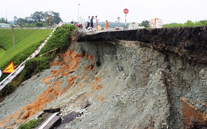 Khắc phục bão lụt, đảm bảo giao thông trên QL37B, tỉnh Thái Bình