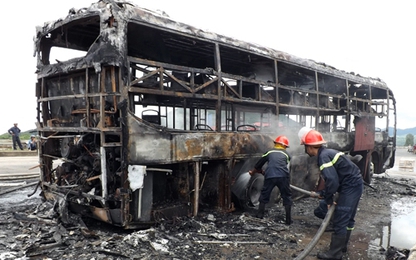 Xe khách chở 23 người bị cháy tại Phú Yên còn hạn kiểm định