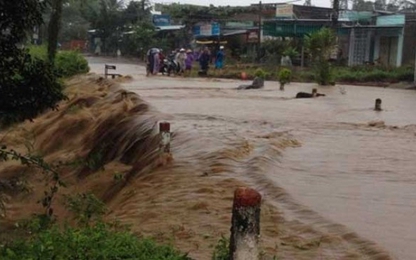 3 tỉnh còn ngập lụt khiến giao thông qua lại khó khăn