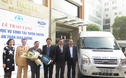 Ford Việt Nam tặng xe ô tô phục vụ công tác tuyên truyền ATGT