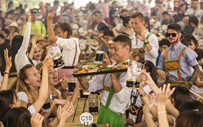 Cuồng nhiệt với Lễ hội bia Oktoberfest “phiên bản Việt” trên đỉnh Bà Nà