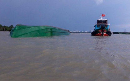 Cứu sống 2 thuyền viên gặp nạn trên sông Đồng Nai