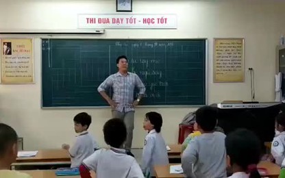 Thầy giáo nhảy múa giúp học sinh dễ thuộc bài hát