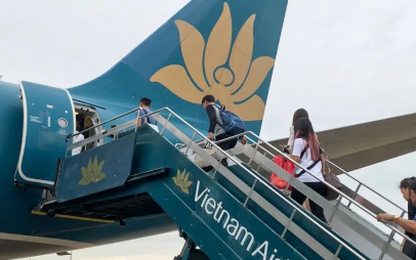Vietnam Airlines khuyến cáo hành khách không tự ý mở cửa thoát hiểm