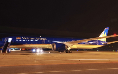 “Siêu máy bay” Boeing 787-10 Dreamliner hạ cánh xuống Nội Bài