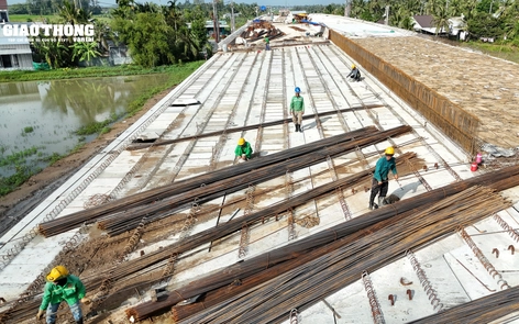 Nhiều nhà thầu chưa khai thác hết công suất mỏ cát làm chậm cao tốc Cần Thơ - Cà Mau