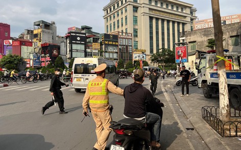 Ngày đầu 5 tổ công tác đặc biệt kiểm tra, xử lý vi phạm giao thông ở nội thành Hà Nội 
