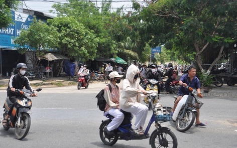 Thị xã Điện Bàn (Quảng Nam): Đường ra vào cổng trường mất ATGT, nguy cơ TNGT xảy ra đối với học sinh