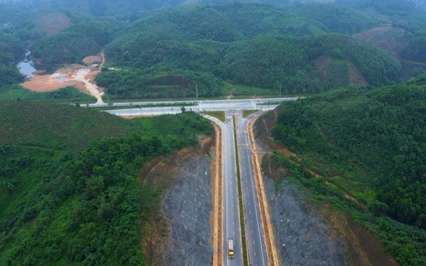 Bộ Xây dựng "siết" tiến độ hai dự án giao thông lớn tại Lào Cai