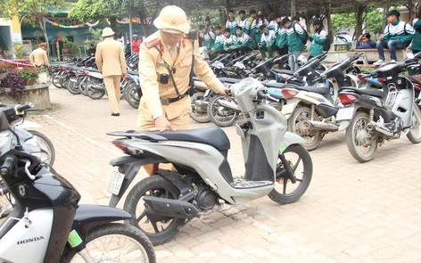 CSGT cả nước đồng loạt kiểm tra: Gần 2.000 học sinh vi phạm chỉ trong ngày 26/11