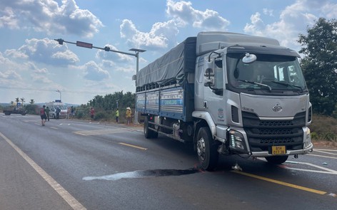 Gia Lai: Va chạm với xe tải, hai vợ chồng đi xe máy tử vong tại chỗ