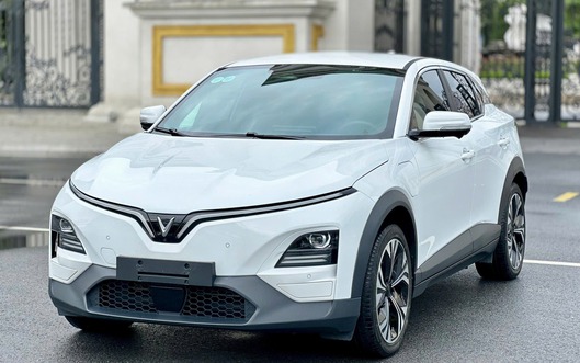 Khấu hao xe VinFast VF6 và Hyundai Creta sau 1 năm lăn bánh